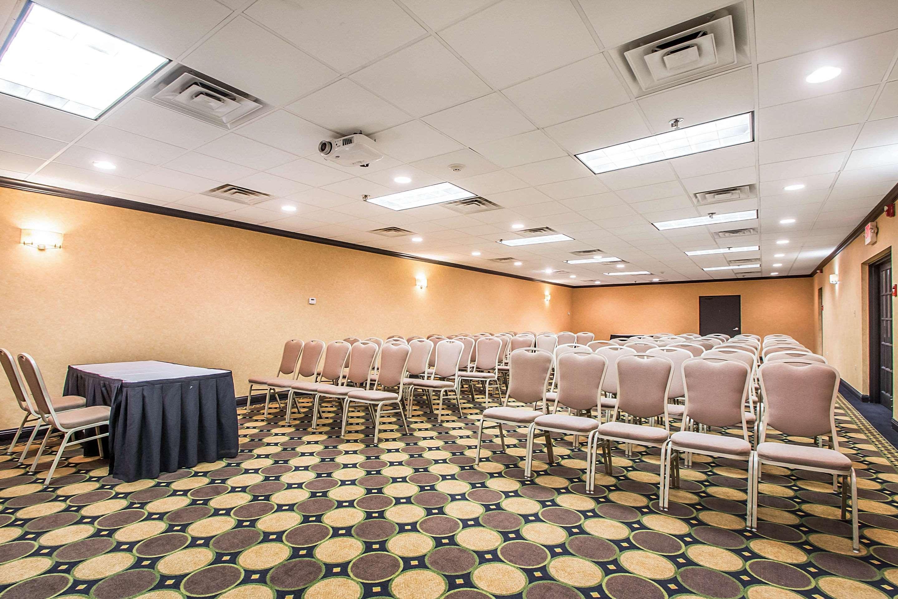 Clarion Inn Elmhurst - Oak Brook Near I-88, I-290, I-294 Buitenkant foto