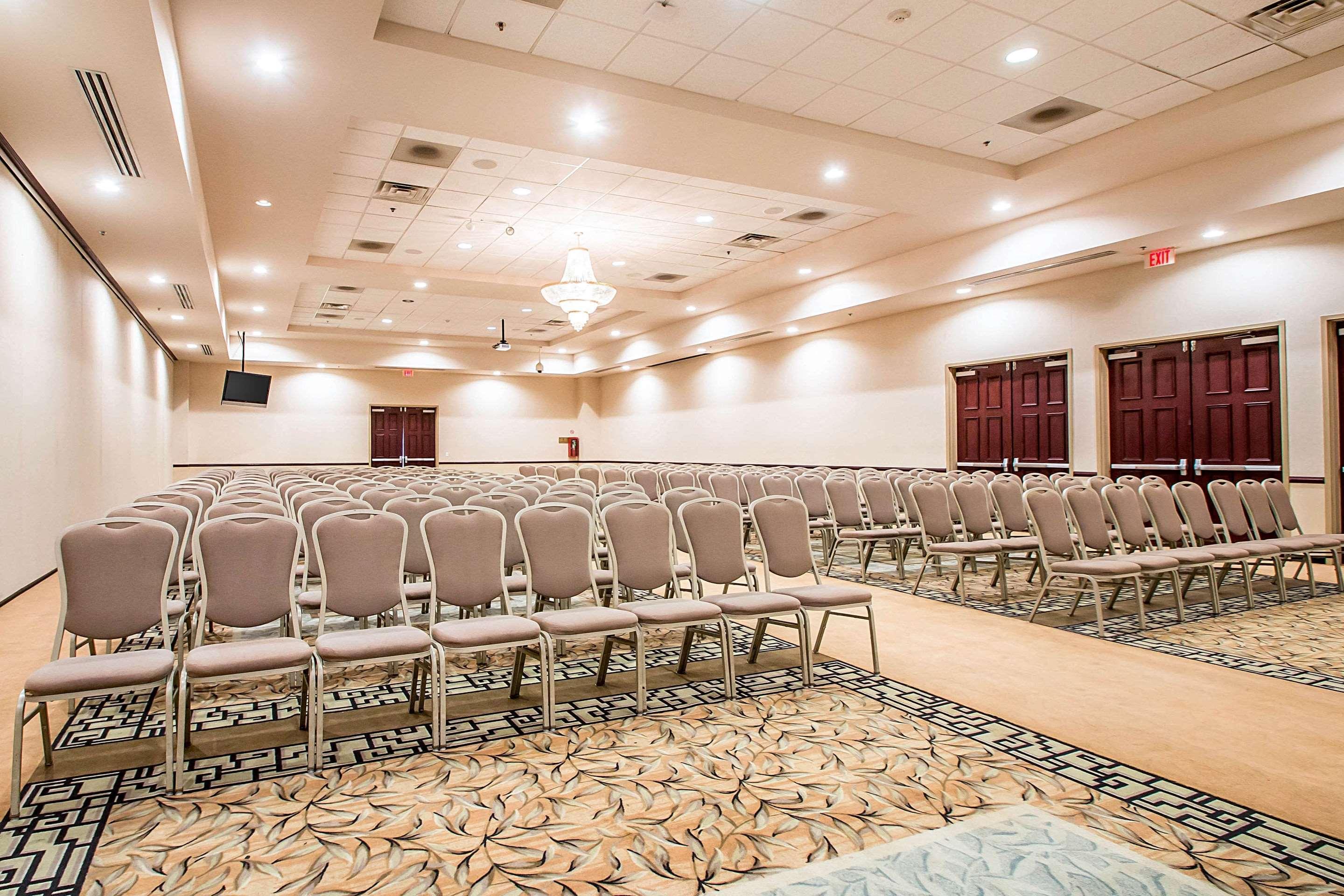 Clarion Inn Elmhurst - Oak Brook Near I-88, I-290, I-294 Buitenkant foto