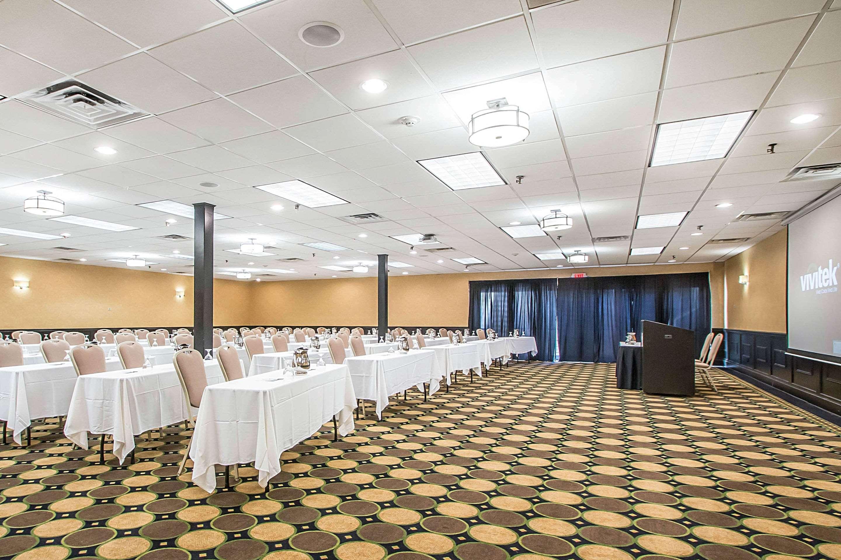 Clarion Inn Elmhurst - Oak Brook Near I-88, I-290, I-294 Buitenkant foto
